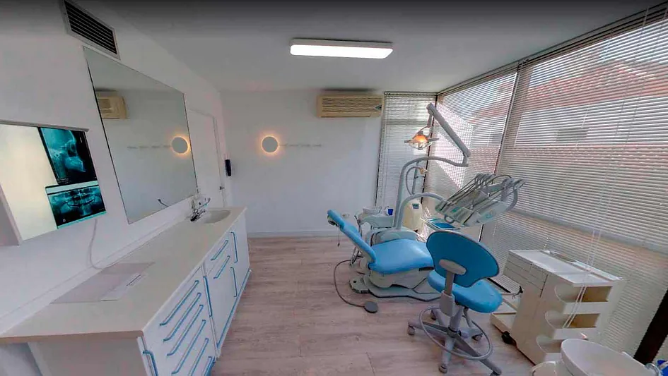 Clínica Dental Doctor Catalán slider v2 1